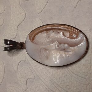 Elegant Cameo Pendant Necklace